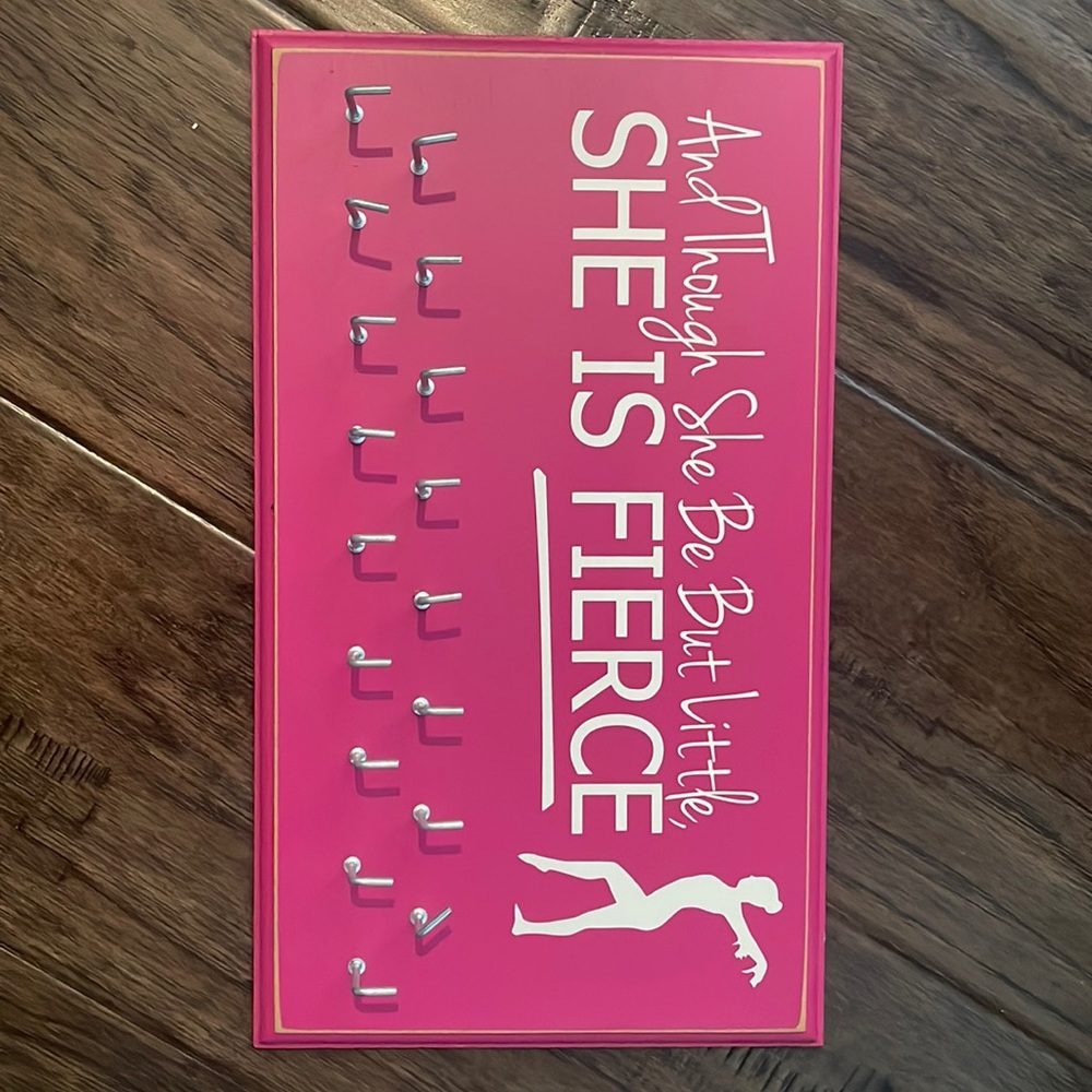 Gymnastics medal hanger (17 hangers).